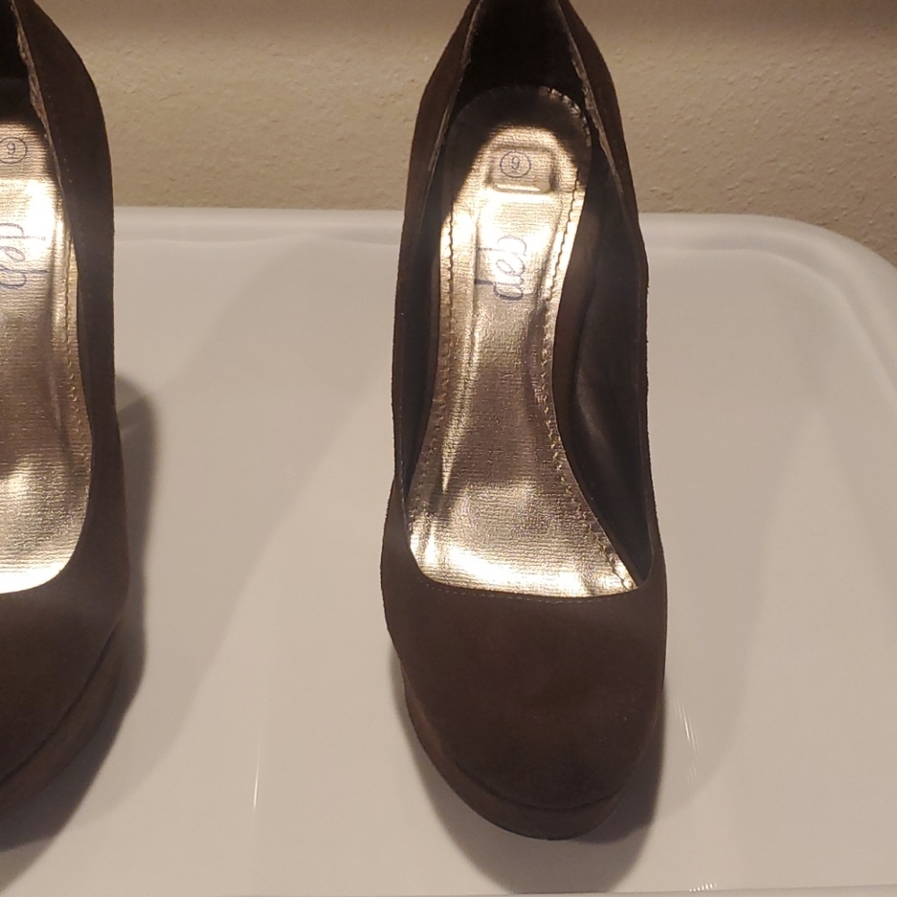 Heels - Picture 3 of 4